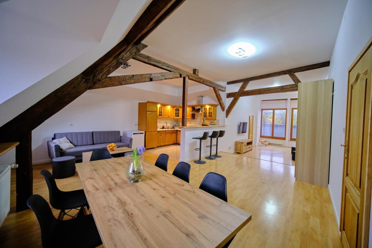 Urania Apartamenty Kowary Ruang foto